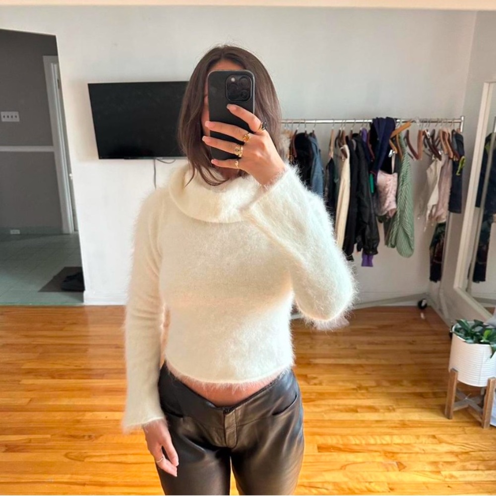Elegant Vintage Guess Sweater